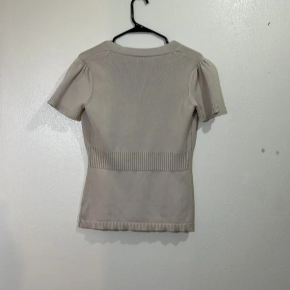 Adrienne Vittadini cream colored sweater vest. Size Medium - Picture 6 of 7